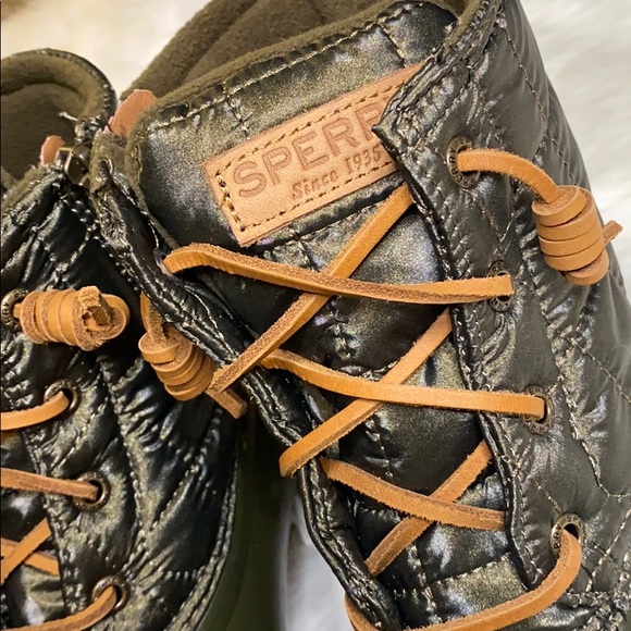 BRAND NEW: Women's Saltwater Nylon Quilt Rain Boot - Picture 3 of 9